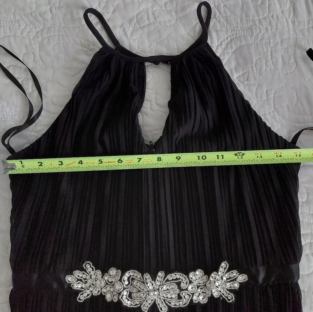 City Triangles - High Neck Keyhole Accordion Pleat Belted Formal Dress - Picture 13 of 13